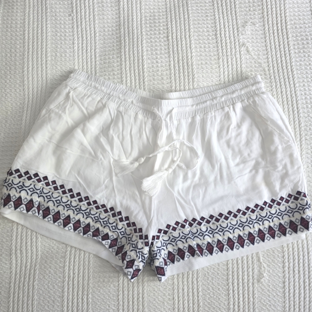 Romeo + Juliet Embroidered Shorts L